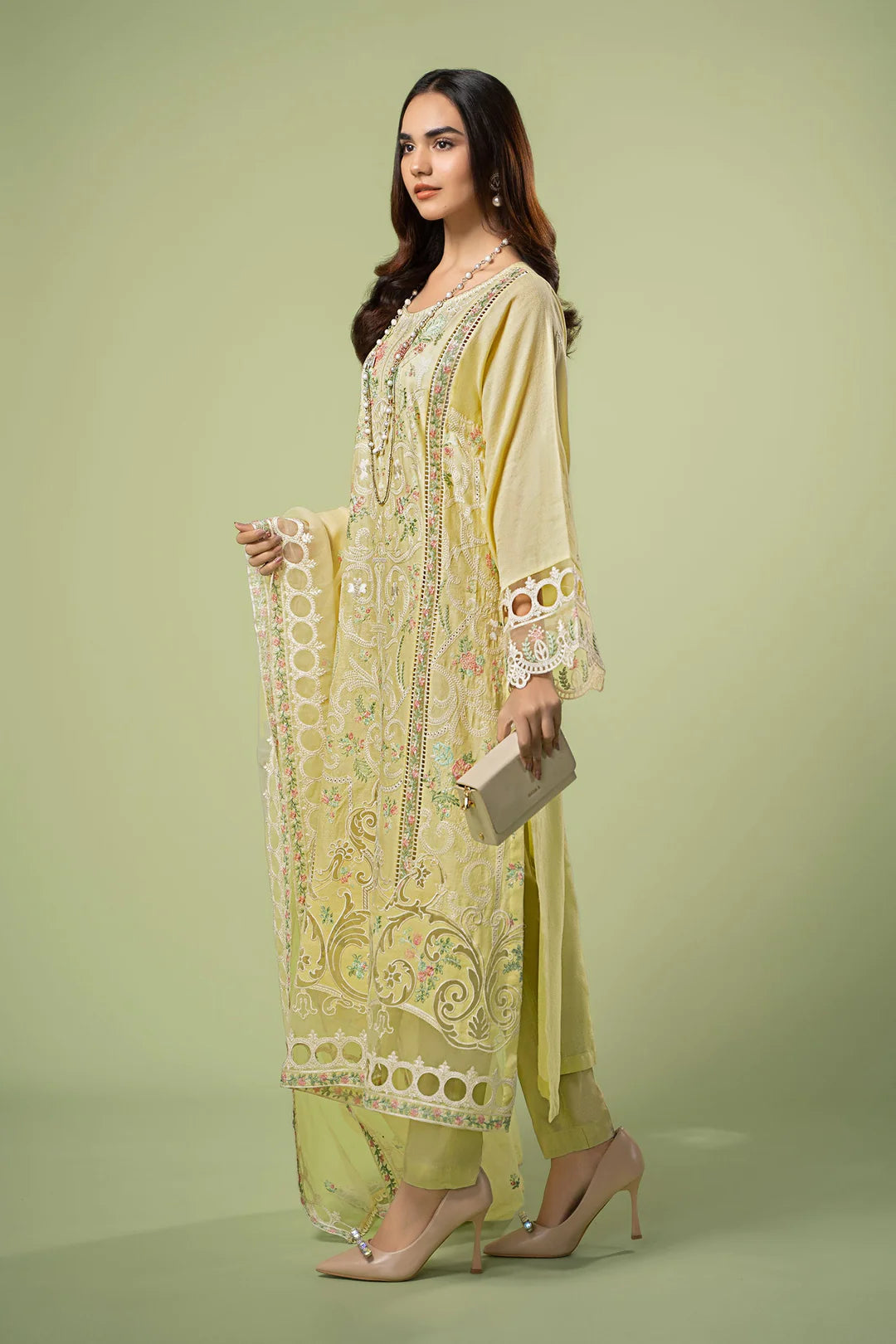 3 PIECE EMBROIDERED LAWN SUIT