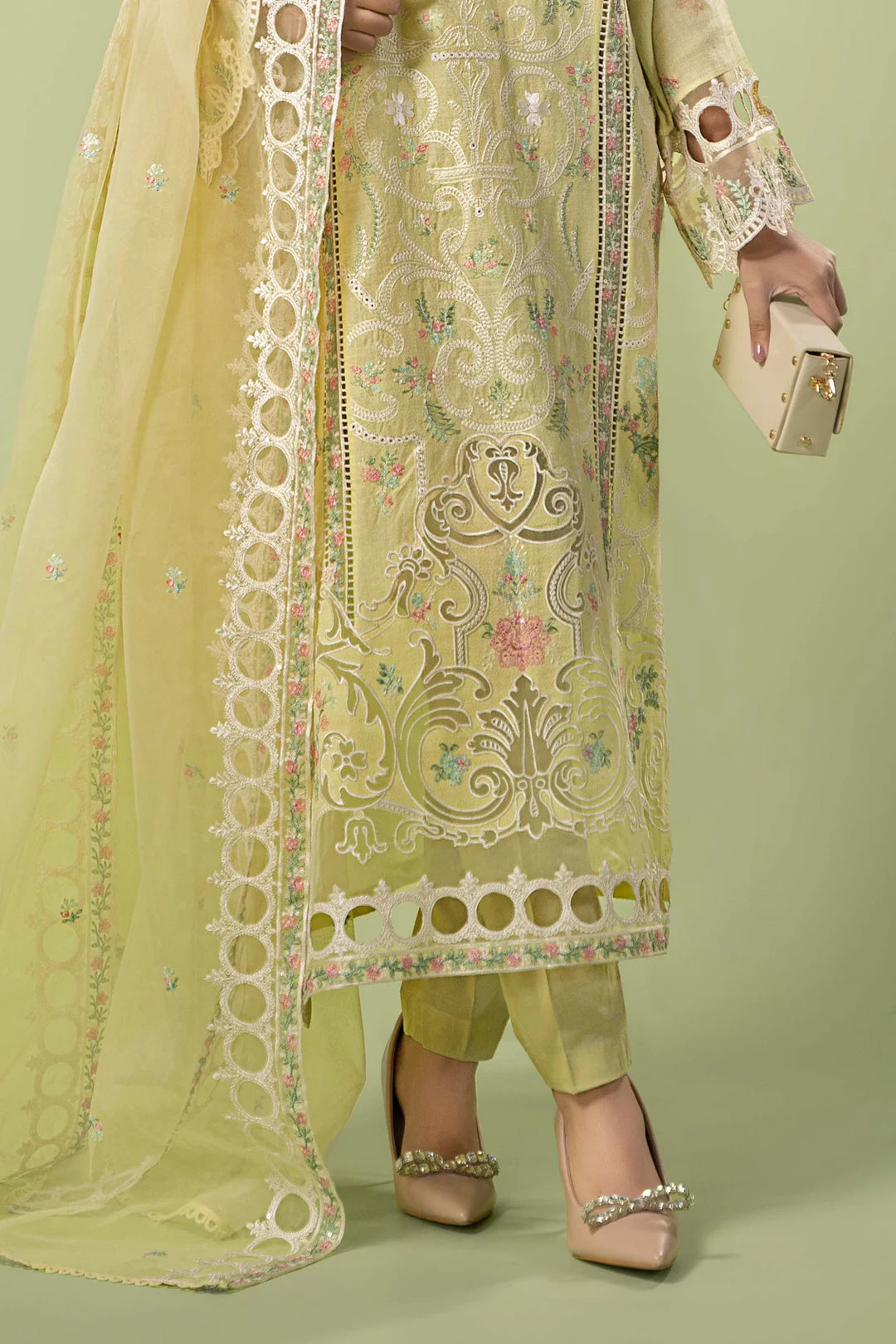 3 PIECE EMBROIDERED LAWN SUIT