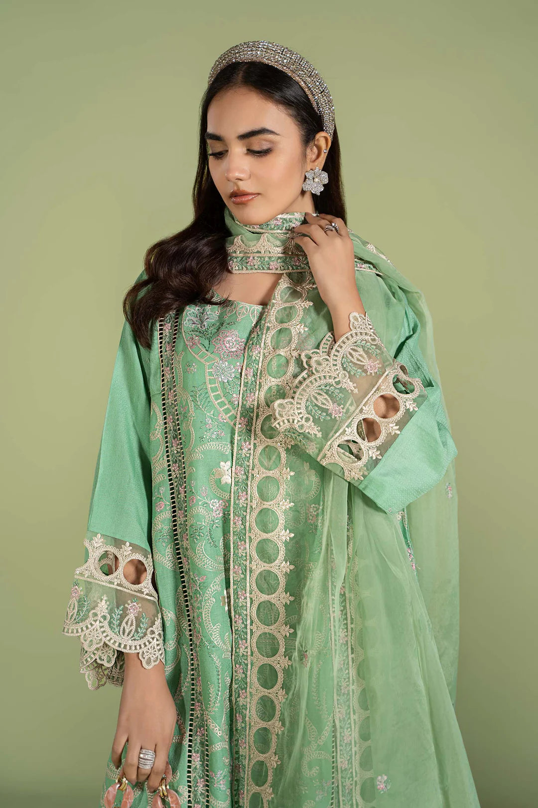 3 PIECE EMBROIDERED LAWN SUIT